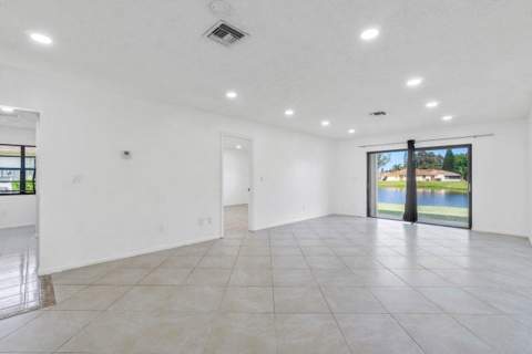 1620 Granfern Avenue #1620, West Palm Beach FL - photo 13 of 33