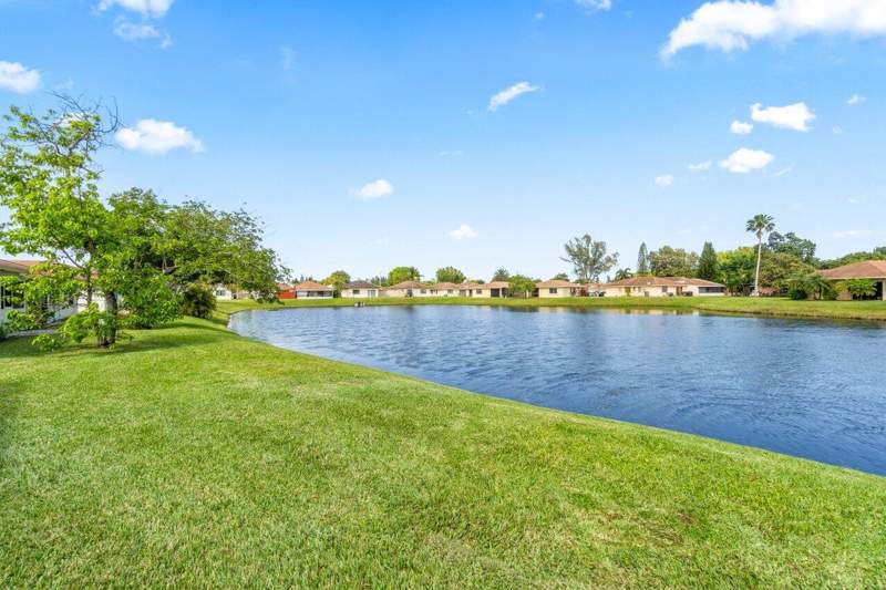 2 bedroom Villa at 1620 Granfern Avenue #1620, Palm Hill Villas Unit Two, West Palm Beach — photo 2