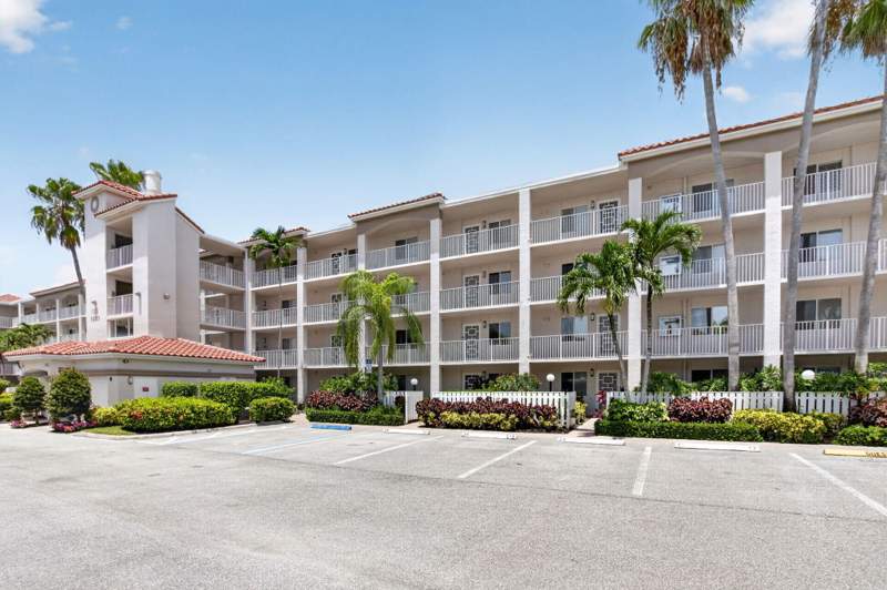 2 bedroom Condominium at 14111 Royal Vista Drive #207, Huntington Pointe, Delray Beach — photo 2