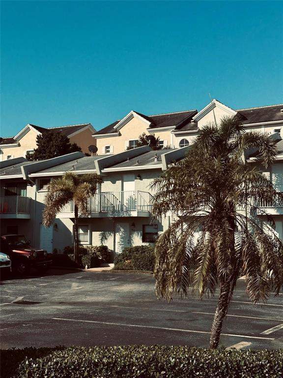 1 bedroom Townhouse at 4121 NE 21st Terrace ##3, Venetian Isles 3rd Sec, Lighthouse Point — photo 2