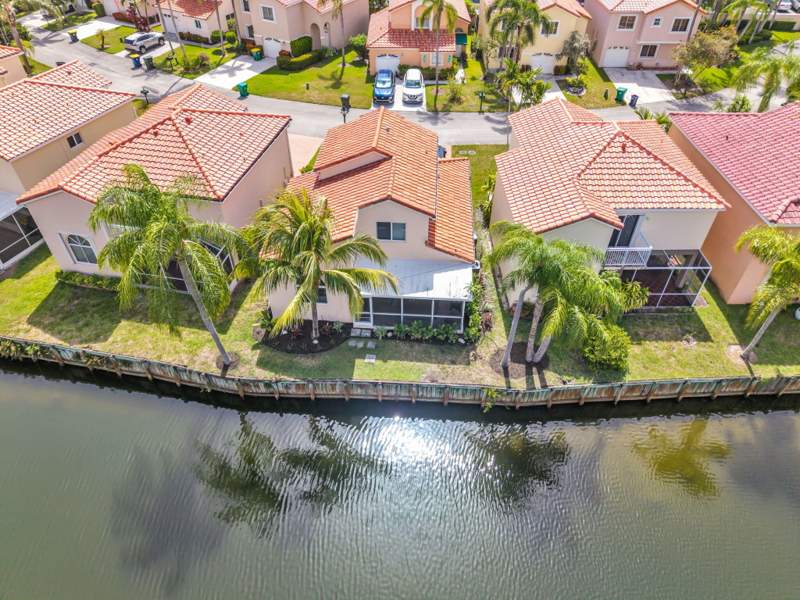 3 bedroom Single Family Residence at 1058 SE 6th Court, Homes At Sheridan Ocean Club, Dania Beach — photo 2