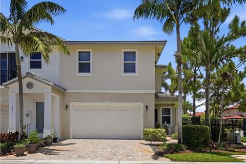 6993 Pines Circle, Coconut Creek FL - photo 6 of 40