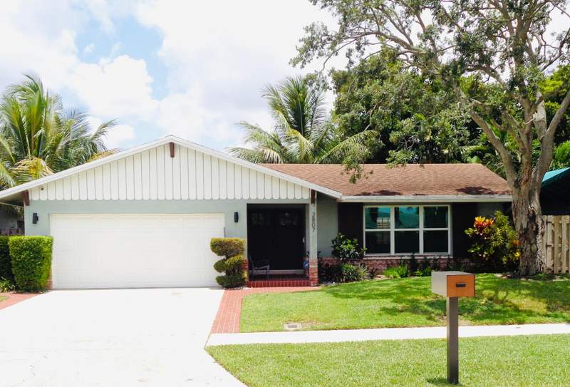 3 bedroom Single Family Residence at 2807 SW 13th Court, Crystal Heights, Deerfield Beach — photo 2