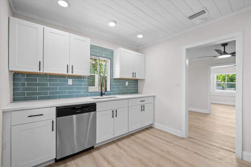 2 bedroom Single Family Residence at 1030 22nd Street, Grant Park, West Palm Beach — photo 3