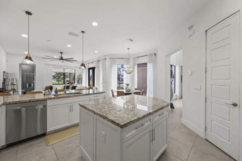 10432 N Lago Vista Circle, Parkland FL - photo 10 of 35
