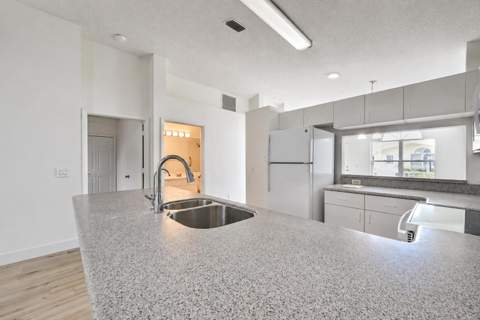 1192 Lombardy Drive, Port St. Lucie FL - photo 10 of 28