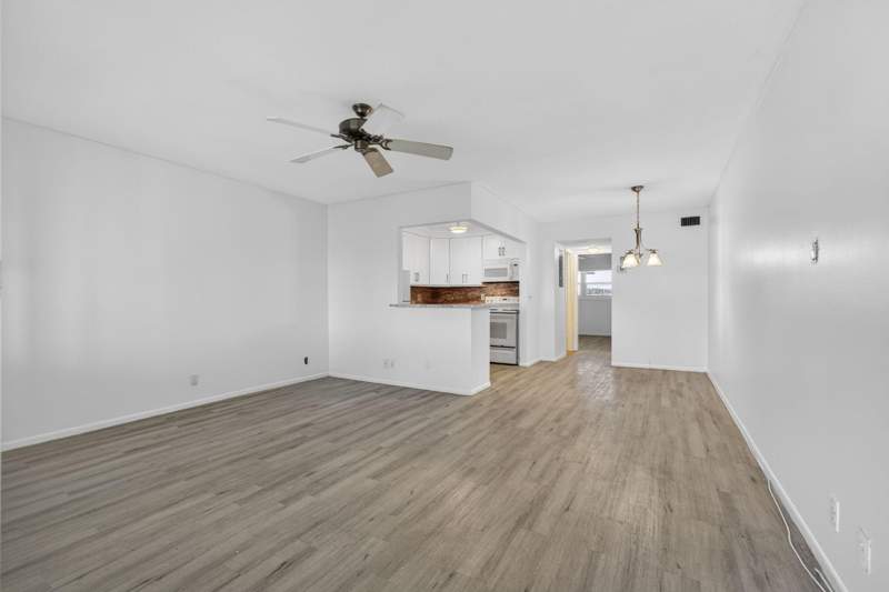 1 bedroom Condominium at 100 Shore Court #307, Shore Club Apts A Inc, North Palm Beach — photo 4