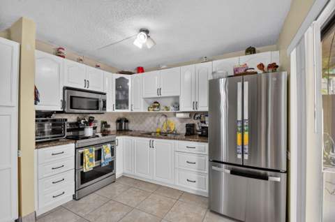 1610 Forest Lakes Circle #B, West Palm Beach FL - photo 13 of 39