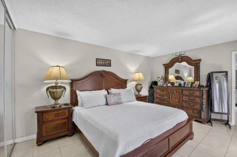 1610 Forest Lakes Circle #B, West Palm Beach FL - photo 19 of 39