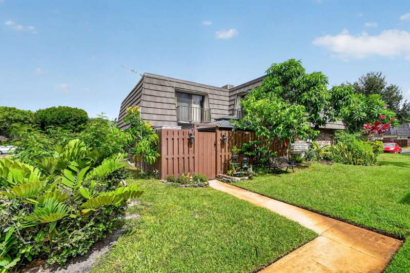 2 bedroom Townhouse at 1610 Forest Lakes Circle #B, Forest Lakes, West Palm Beach — photo 2