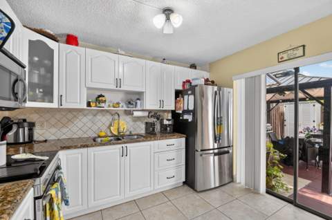 1610 Forest Lakes Circle #B, West Palm Beach FL - photo 14 of 39