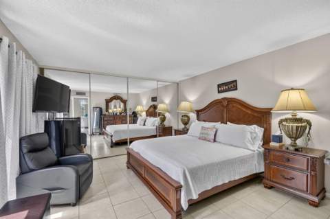 1610 Forest Lakes Circle #B, West Palm Beach FL - photo 21 of 39