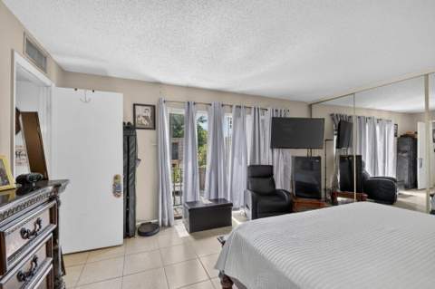 1610 Forest Lakes Circle #B, West Palm Beach FL - photo 22 of 39