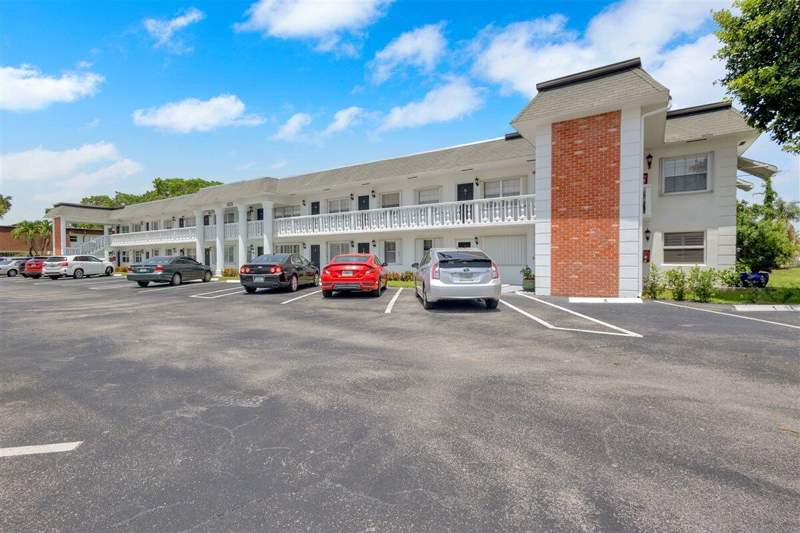 2 bedroom Condominium at 10000 Meridian Way #15, Meridian Condo 14, Palm Beach Gardens — photo 2