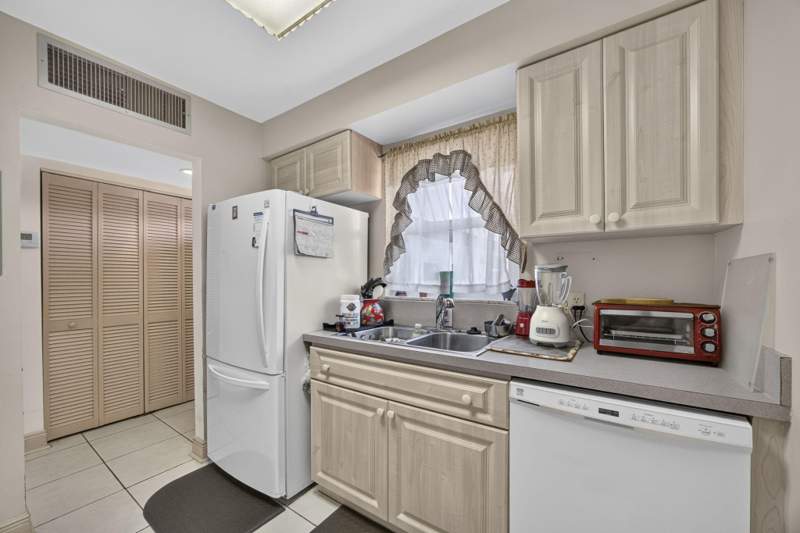 2 bedroom Condominium at 12022 W Greenway Drive #201, Greenway Village South Condo 2, Royal Palm Beach — photo 5