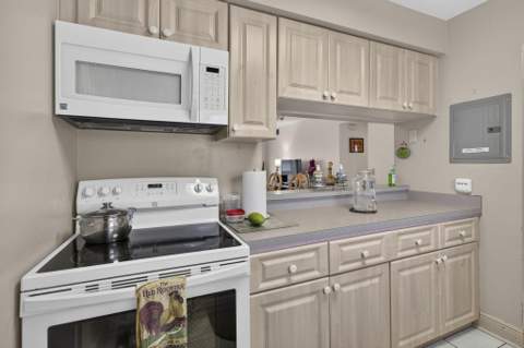 12022 W Greenway Drive #201, Royal Palm Beach FL - photo 6 of 20