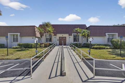 12022 W Greenway Drive #201, Royal Palm Beach FL - photo 19 of 20
