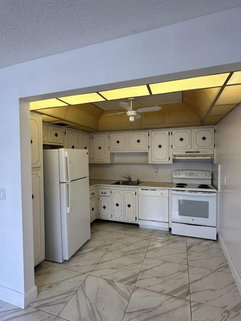 103 Greenbrier C, West Palm Beach FL - photo 6 of 13