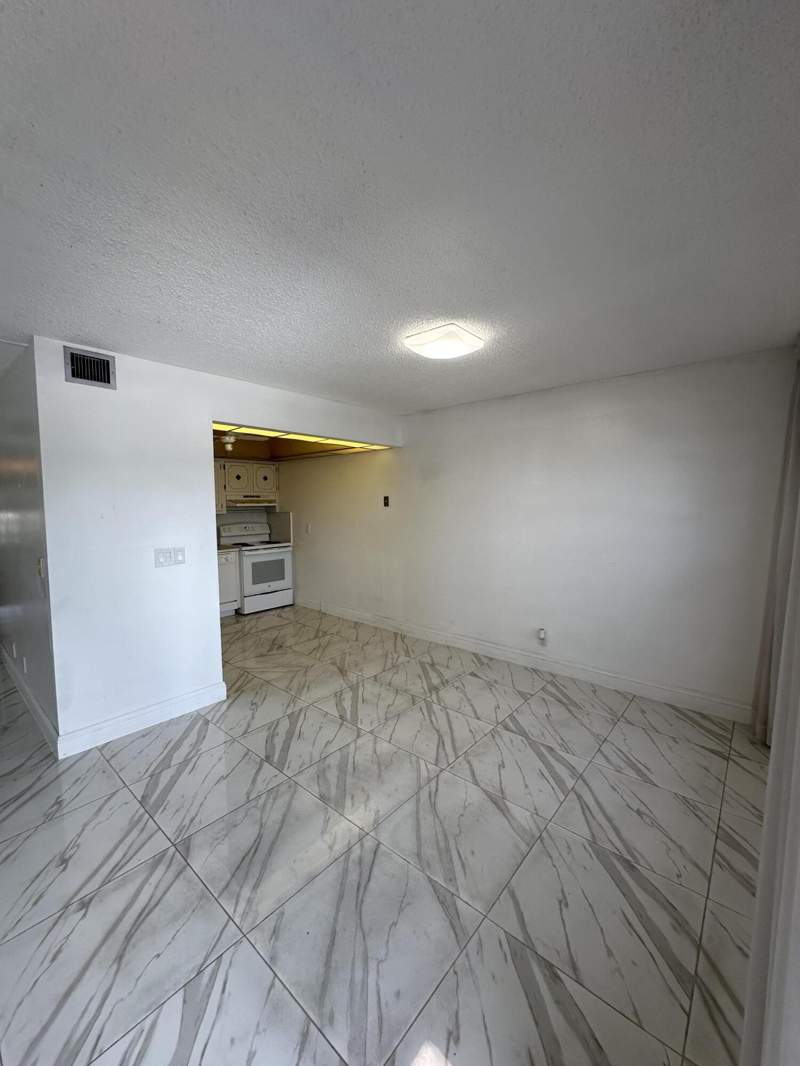 2 bedroom Condominium at 103 Greenbrier C, Greenbrier Condo, West Palm Beach — photo 5
