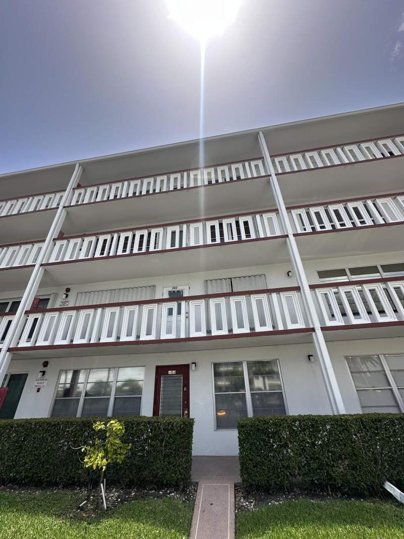 2 bedroom Condominium at 103 Greenbrier C, Greenbrier Condo, West Palm Beach — photo 3