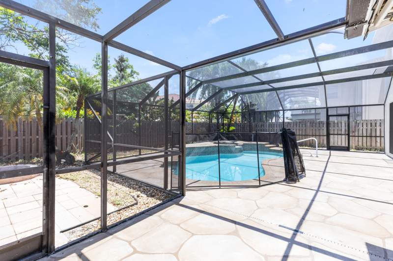 5 bedroom Single Family Residence at 7686 Cedar Hurst Court, Lake Charleston Trs T And V 2, Lake Worth — photo 4