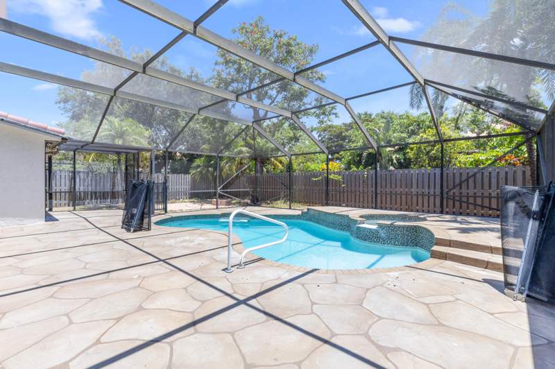 5 bedroom Single Family Residence at 7686 Cedar Hurst Court, Lake Charleston Trs T And V 2, Lake Worth — photo 3