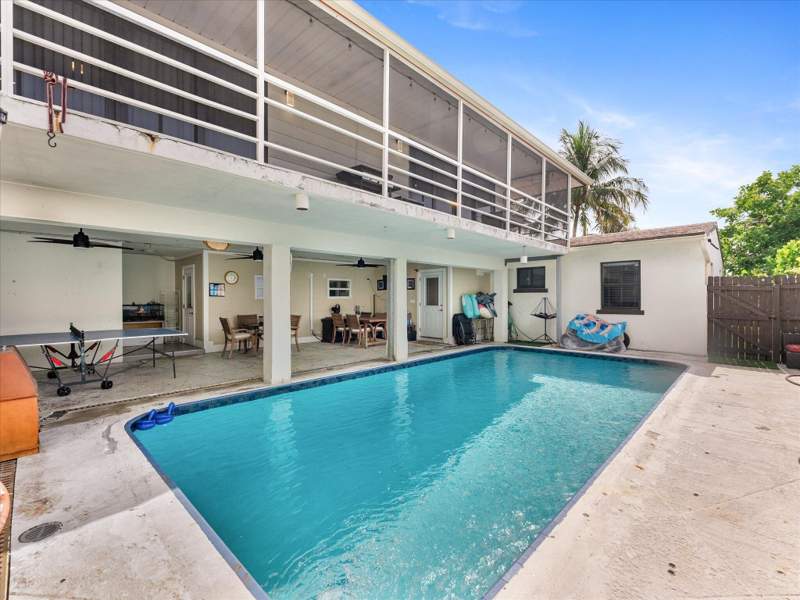 6 bedroom Single Family Residence at 801 S B Street, Lake Worth Town Of, Lake Worth Beach — photo 3
