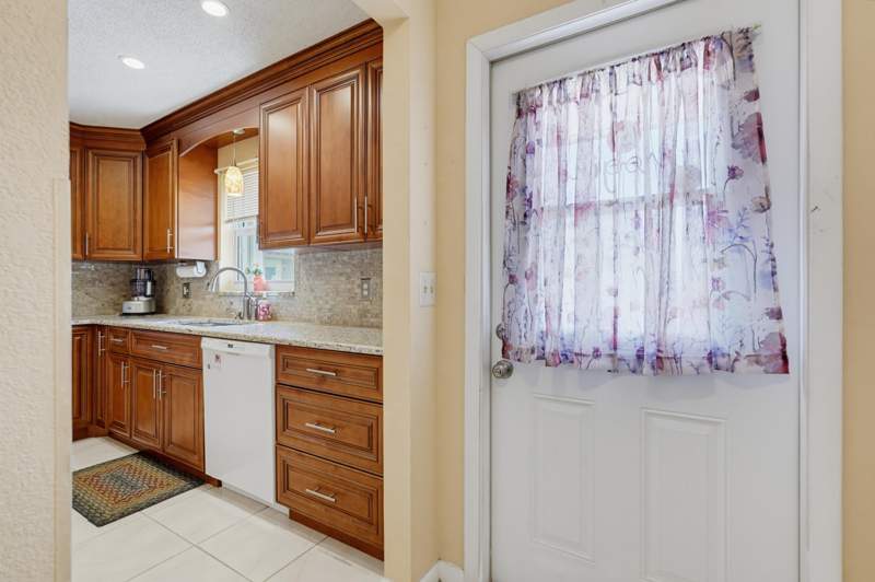 1 bedroom Condominium at 676 Laconia Circle #B, Covered Bridge Condo, Lake Worth — photo 5