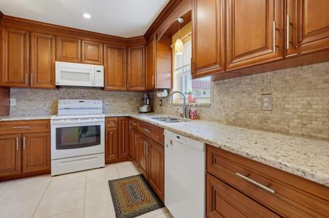 676 Laconia Circle #B, Lake Worth FL - photo 6 of 55