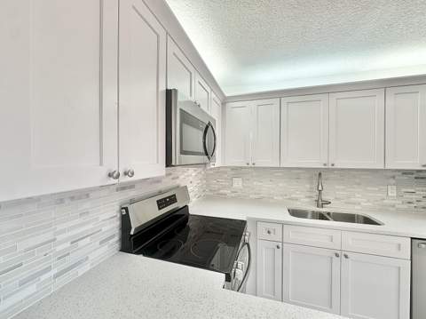 255 Lake Arbor Drive, Palm Springs FL - photo 9 of 34
