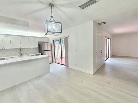 255 Lake Arbor Drive, Palm Springs FL - photo 15 of 34
