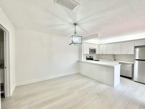255 Lake Arbor Drive, Palm Springs FL - photo 14 of 34