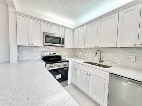 255 Lake Arbor Drive, Palm Springs FL - photo 7 of 34
