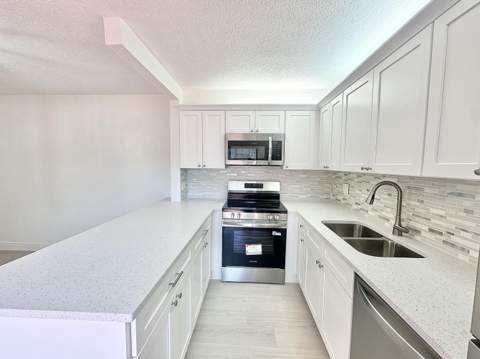 255 Lake Arbor Drive, Palm Springs FL - photo 8 of 34