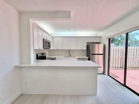 255 Lake Arbor Drive, Palm Springs FL - photo 13 of 34