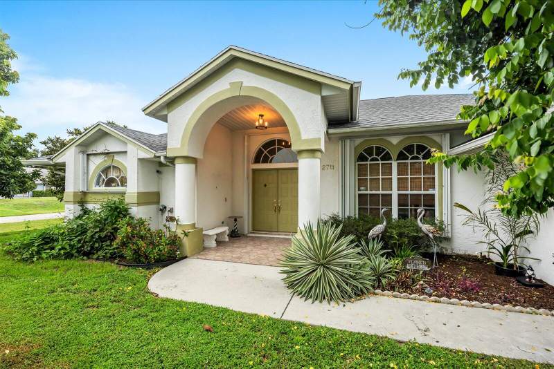 3 bedroom Single Family Residence at 2711 SE Fall Street, Port St Lucie Section 39, Port St. Lucie — photo 2