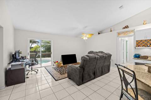 2711 SE Fall Street, Port St. Lucie FL - photo 9 of 40