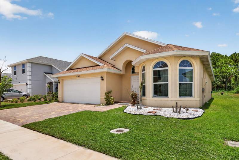 4 bedroom Single Family Residence at 9760 Palm Breezes Drive, Morningside Palm Breezes Club Phase 2A, Fort Pierce — photo 3