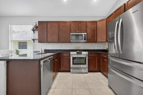 9760 Palm Breezes Drive, Fort Pierce FL - photo 11 of 57