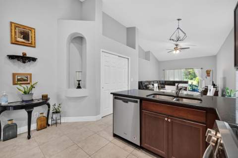 9760 Palm Breezes Drive, Fort Pierce FL - photo 13 of 57