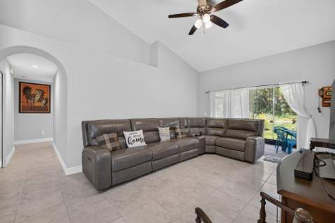 9760 Palm Breezes Drive, Fort Pierce FL - photo 18 of 57
