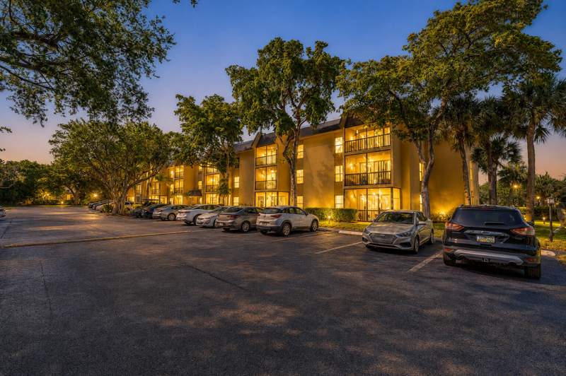 2 bedroom Condominium at 460 NW 20th Street #2100, Casa Del Rio Condo, Boca Raton — photo 2