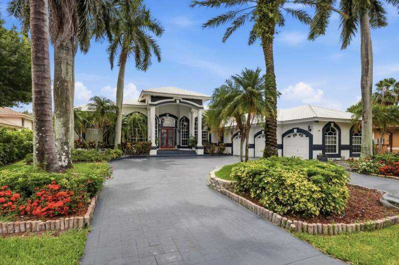 5 bedroom Single Family Residence at 1716 NW 124th Way, Greens Of Eagle Trace, Coral Springs — photo 2