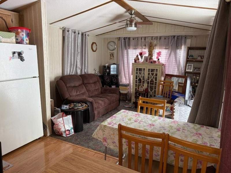1 bedroom Mobile Home at 42 Palm Drive #42, Ramblewood Park, Lake Worth Beach — photo 2