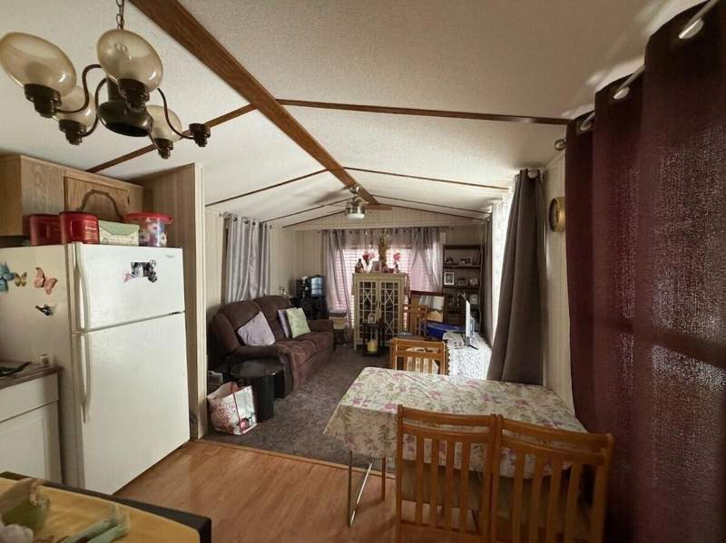 1 bedroom Mobile Home at 42 Palm Drive #42, Ramblewood Park, Lake Worth Beach — photo 3