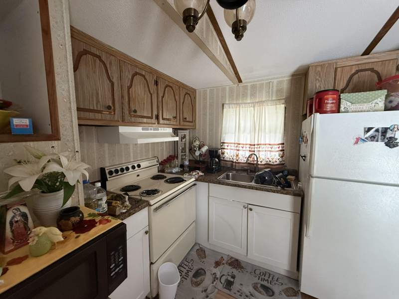 1 bedroom Mobile Home at 42 Palm Drive #42, Ramblewood Park, Lake Worth Beach — photo 5