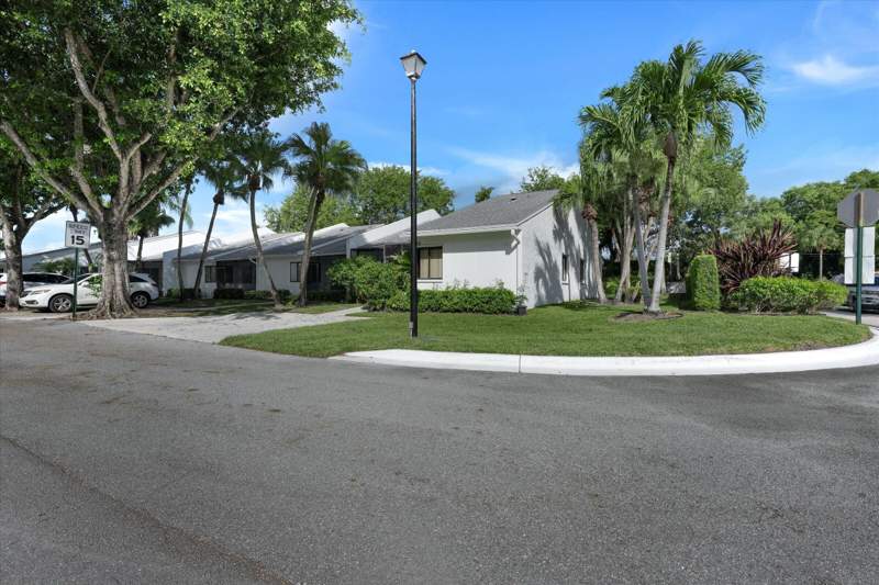 3 bedroom Villa at 100 Sunshine Boulevard, Lantern Walk 2, Royal Palm Beach — photo 3