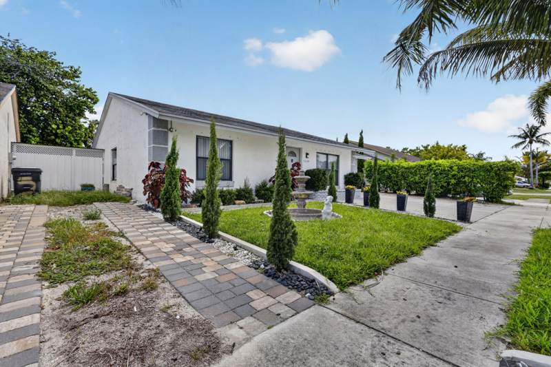 4 bedroom Single Family Residence at 5639 Ithaca Circle, Lantana Homes 6, Lake Worth — photo 4