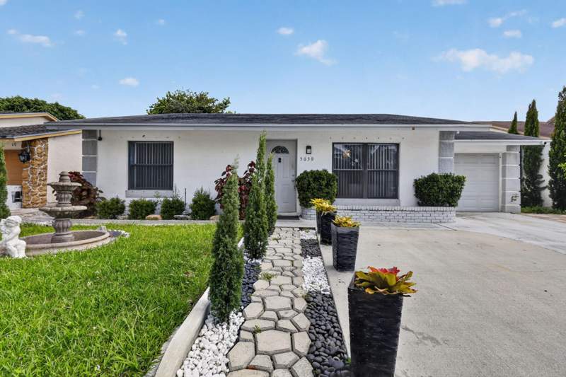 4 bedroom Single Family Residence at 5639 Ithaca Circle, Lantana Homes 6, Lake Worth — photo 2