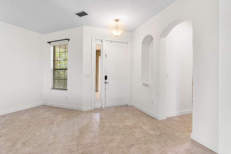 5 bedroom Single Family Residence at 5428 Sandbirch Way, Silverwood Estates, Lake Worth — photo 3